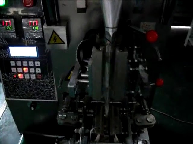 Machine d'emballage verticale automatique de croustilles